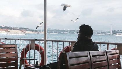 开云体育平台APP-亚平宁月光下的叹息：当蓝色浪漫遇冷酷高卢铁蹄