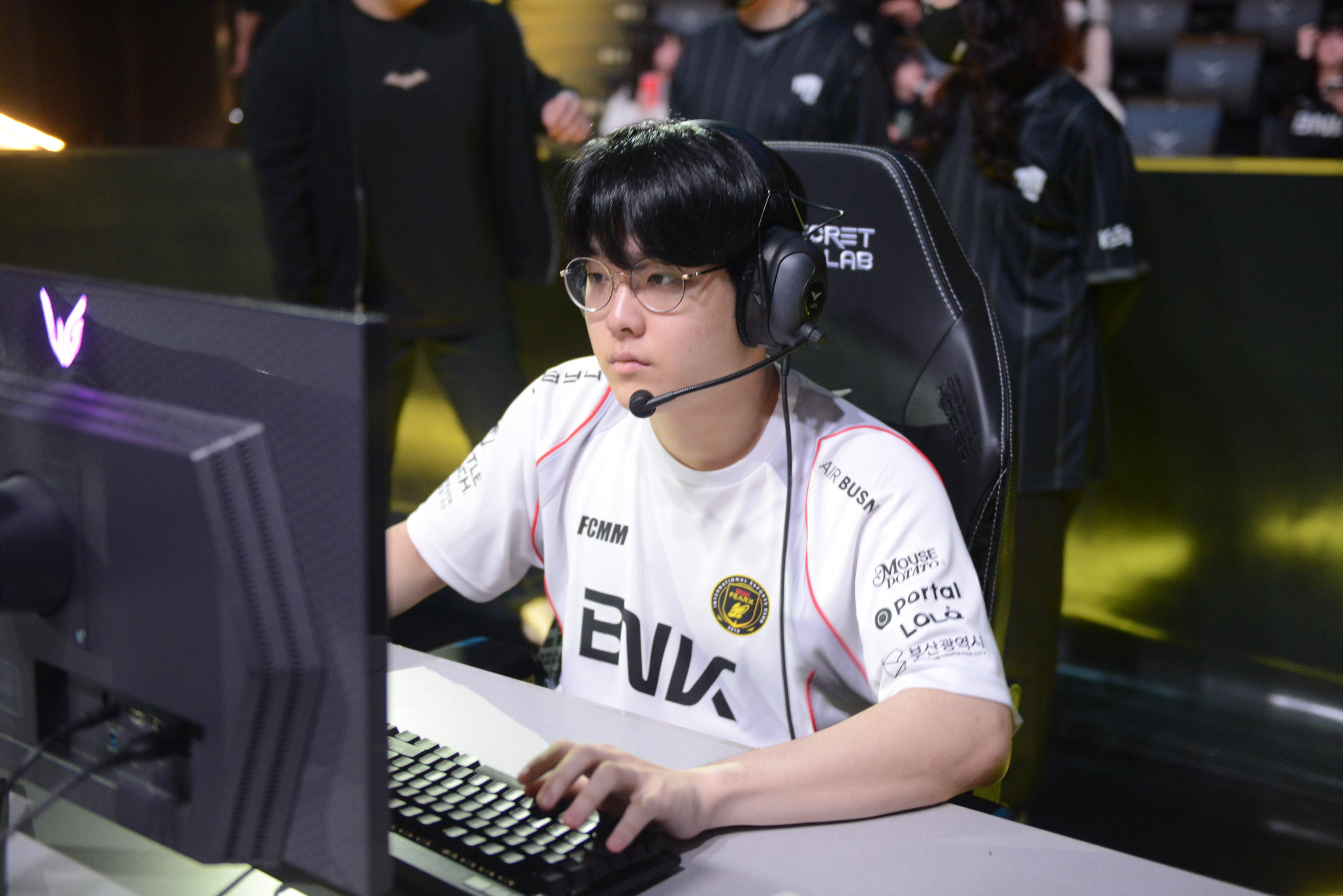 T1横扫IG,Crisp团战一打五宿敌对决半决赛,锁定晋级资格的简单介绍 T1横扫IG,Crisp团战一打五宿敌对决半决赛,锁定晋级资格的简单介绍